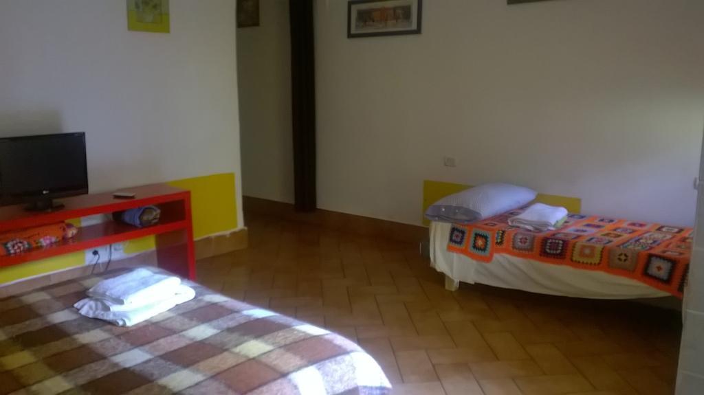 Colonna Home Florence Room photo